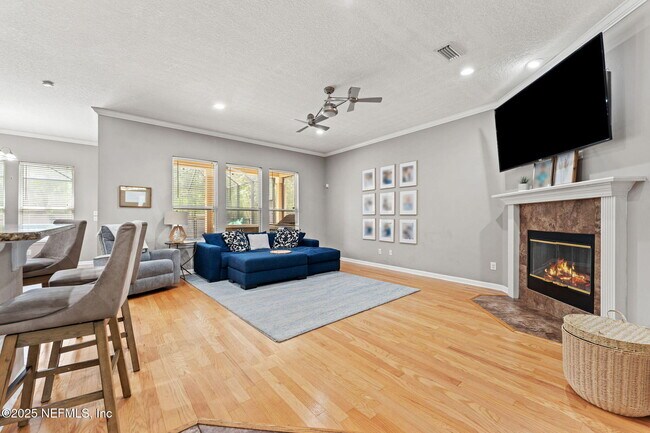 Building Photo - 14612 Zachary Dr