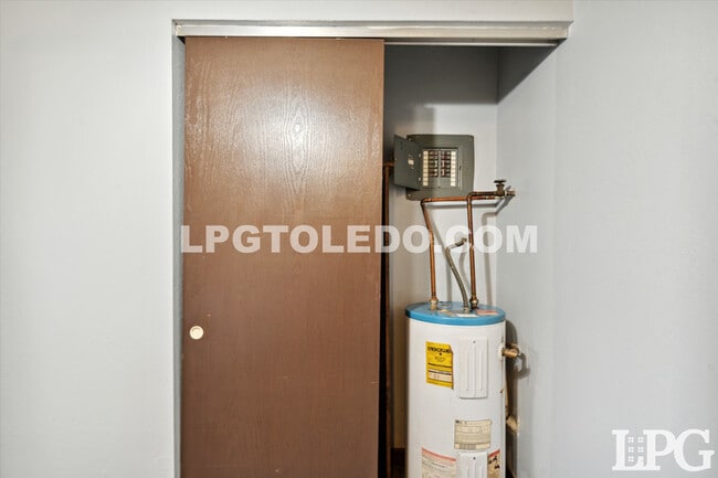 Building Photo - 6018 Secor Rd