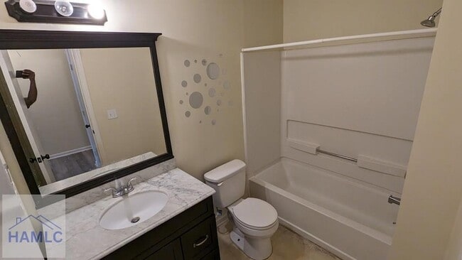 Building Photo - 959 Shady Ln