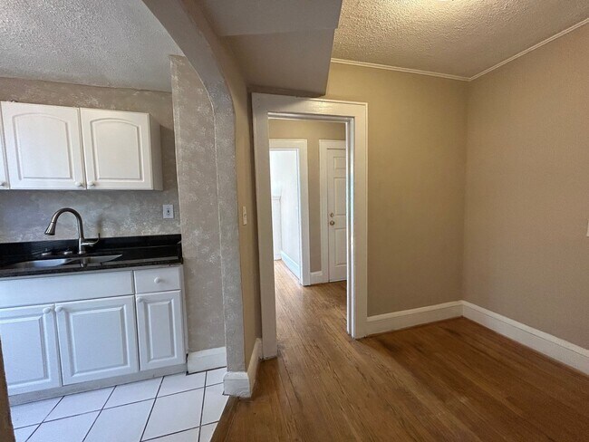 Building Photo - 2623 College St