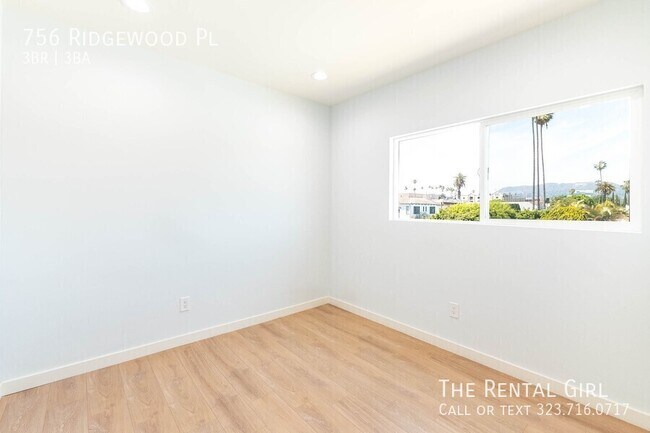 Building Photo - 756 N Ridgewood Pl