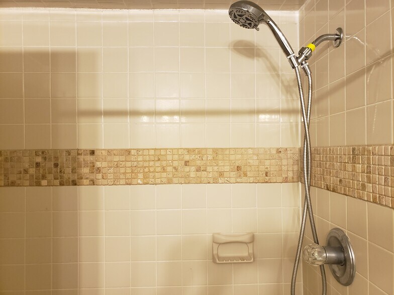 Building Photo - 7859 La Sierra Ct