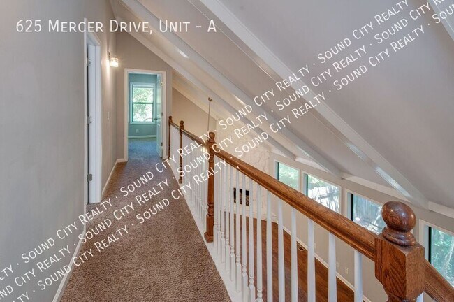 Building Photo - 625 Mercer Dr
