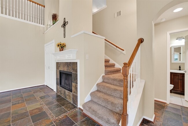 Building Photo - 2203 Lakewind Ln