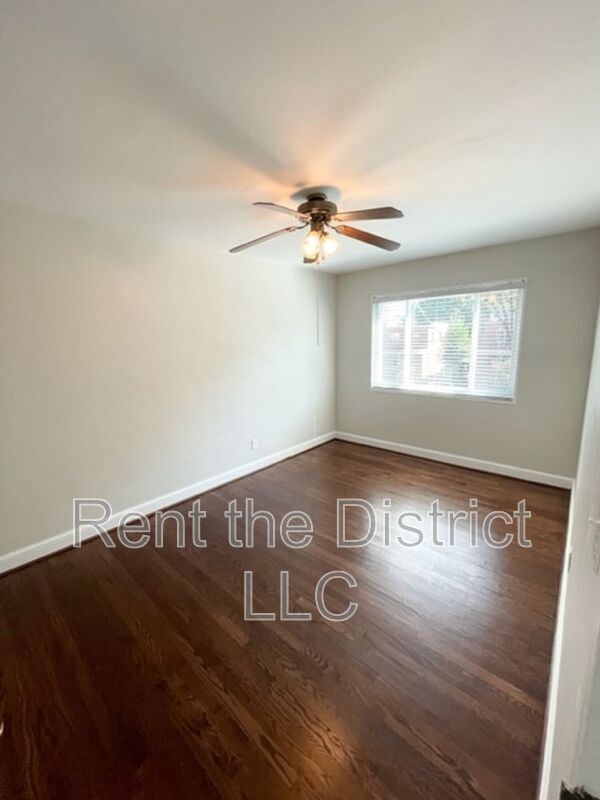 Building Photo - 4710 8th St NE