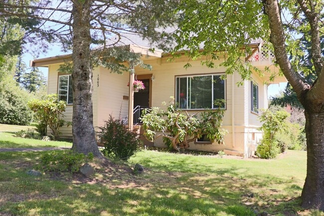 Building Photo - Exquisite 3 Bed, 1.75 Bath Home in Old Fai...