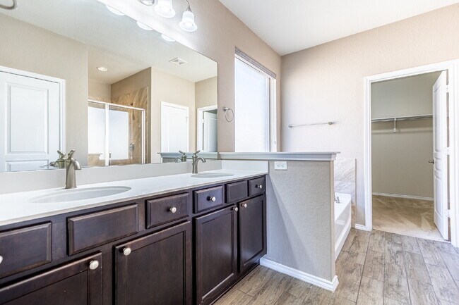 Building Photo - 27527 Paseo Mesa