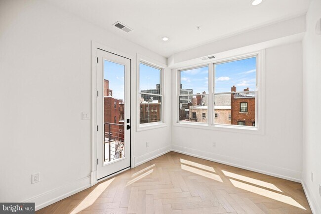 Building Photo - 1709 21st St NW