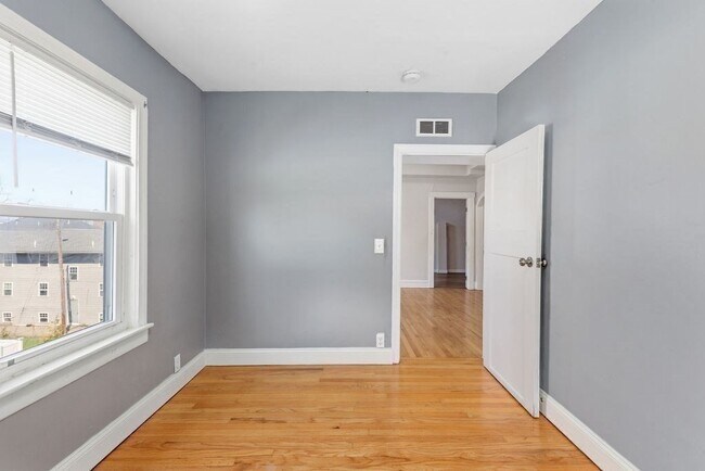 Building Photo - 1690 N Main St