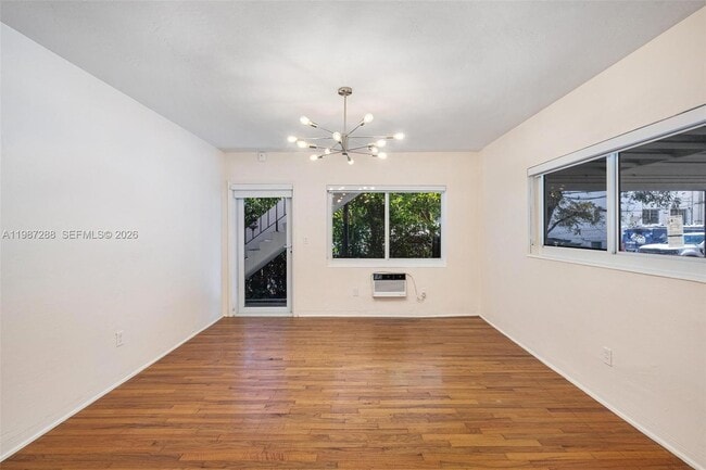 Building Photo - 428 Collins Ave