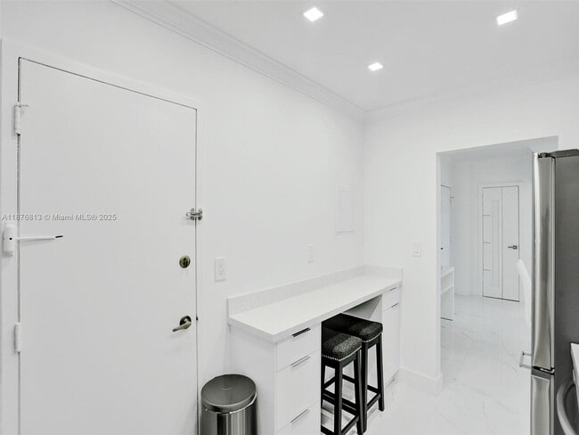 Building Photo - 2501 S Ocean Dr