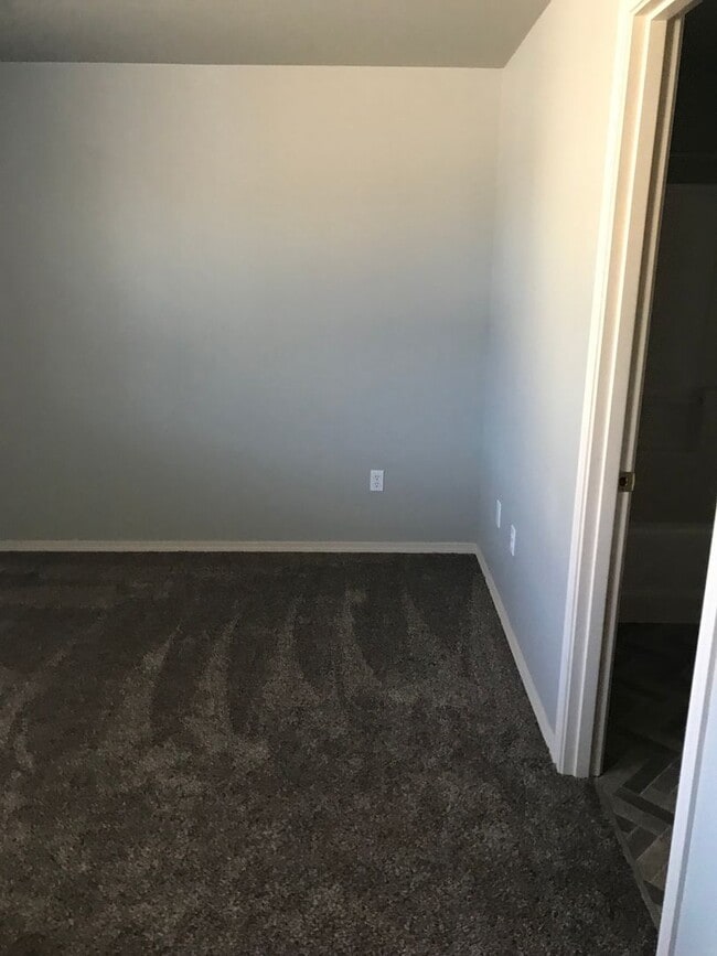 Building Photo - Townhome in NW Redmond in Fairhaven Vista