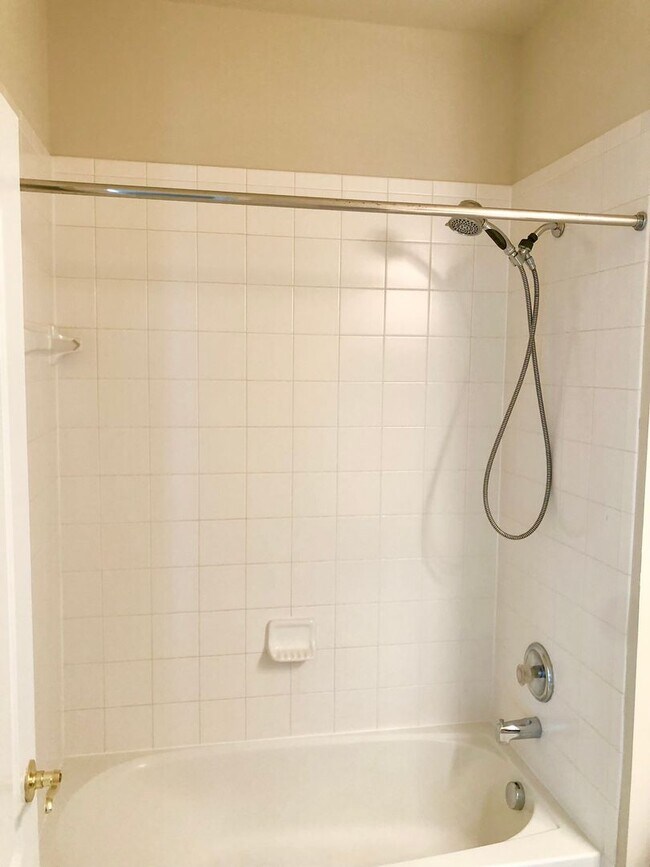 Building Photo - Gorgeous 3BR/2.5BA Townhome in Hyattsville