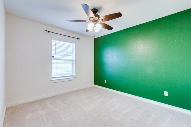 Building Photo - 741 Carol Dr