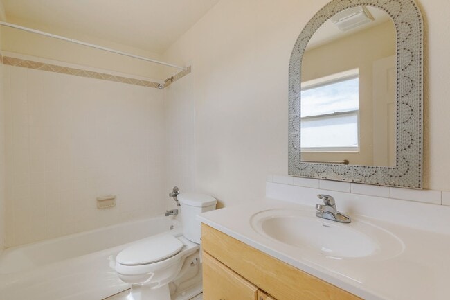 Building Photo - Home with Amazing Vews!