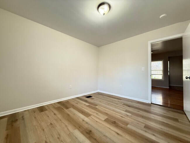 Building Photo - 154 Sylvester St