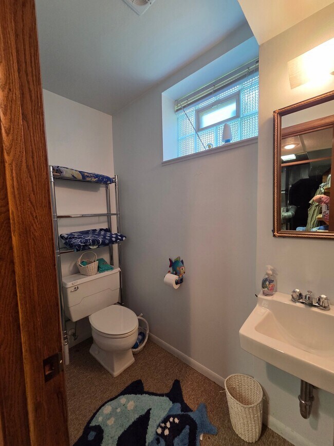 Building Photo - 2250 Greenview Dr