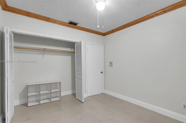 Building Photo - 5560 W 6th Ave