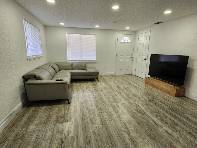 Building Photo - Fully updated 3-bedroom, 2-bath home