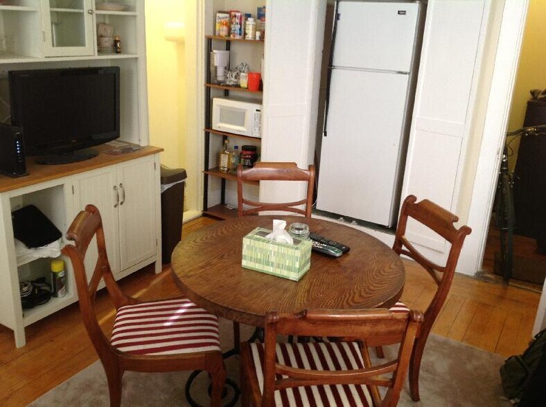 Building Photo - 65 Burbank St