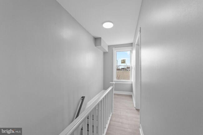 Building Photo - 346 Ridgeway St