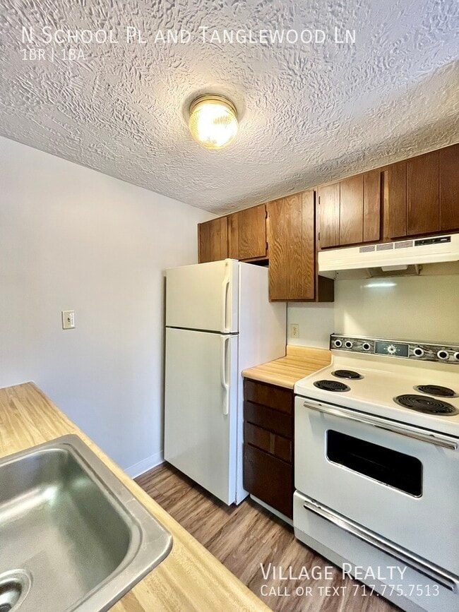 Building Photo - Few steps! Available NOW! Roomy 1-Bed with...