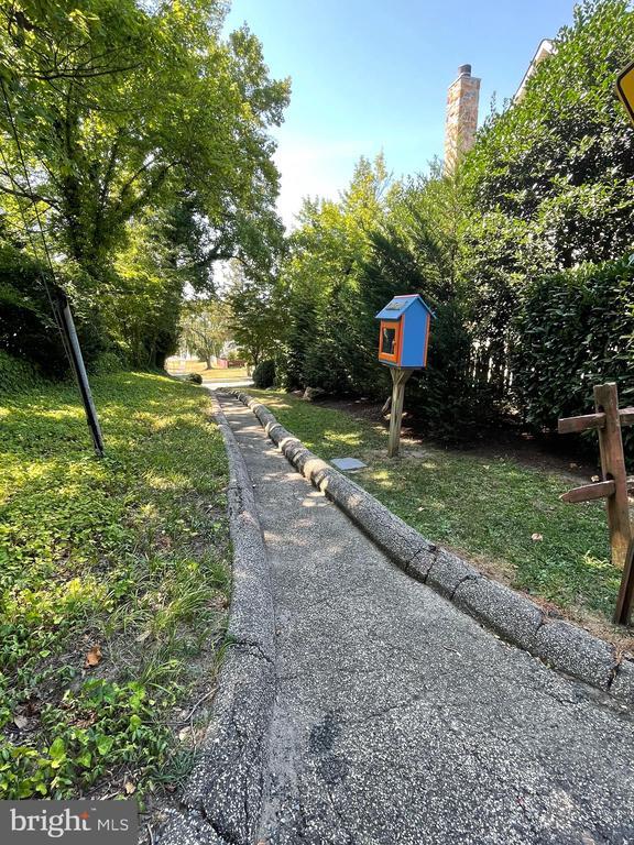 Building Photo - 705 Pomona Ave