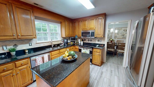 Building Photo - 100 Pinyon Pines