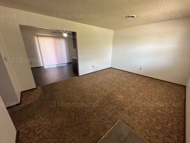Building Photo - $850 - 2 bed 1 bath - Duplex