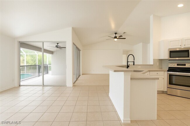 Building Photo - 549 Flamingo Ave S