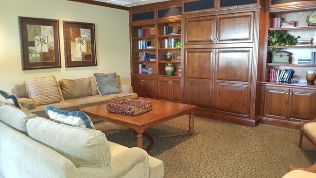 Building Photo - Sabre Springs 2 BR, 2 BA Townhome w/Garage