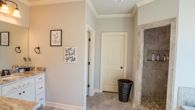 Building Photo - 3707 Sterling Oaks Dr