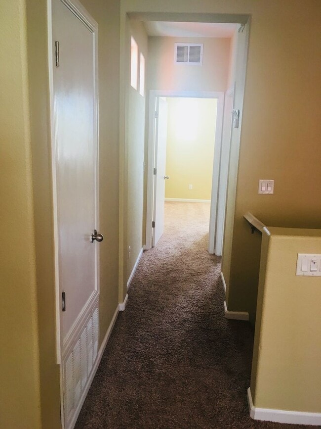 Building Photo - Capital Village 2 Bed, 2 Bath 1065 sft., H...