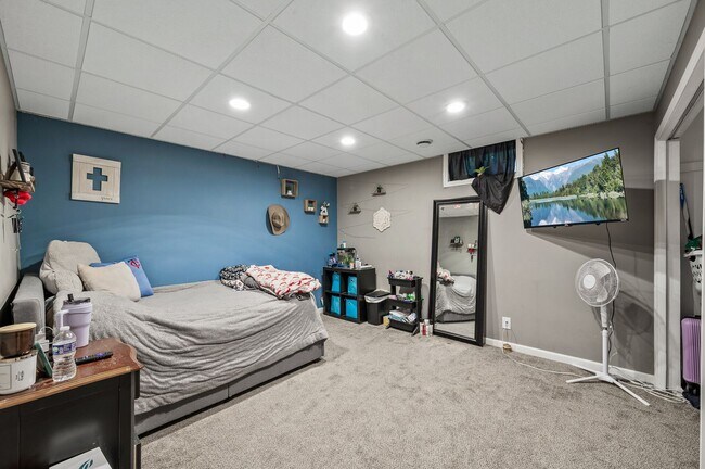 Building Photo - Stunning Rambler on Acreage with Lake Shor...