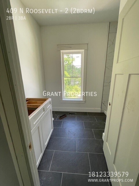 Building Photo - 409.2 2bdrm