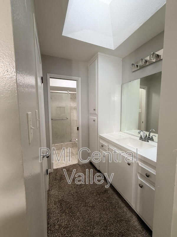 Building Photo - 3440 W Benjamin Holt Dr