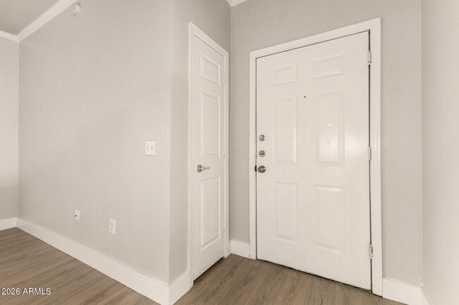 Building Photo - 5401 E Van Buren St