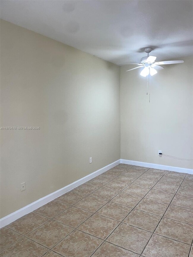 Building Photo - 1661 SE 29th Ct