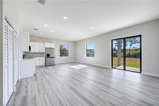 Building Photo - 1132 Cummings St E