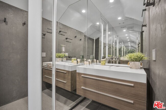 Building Photo - 6379 Colgate Ave