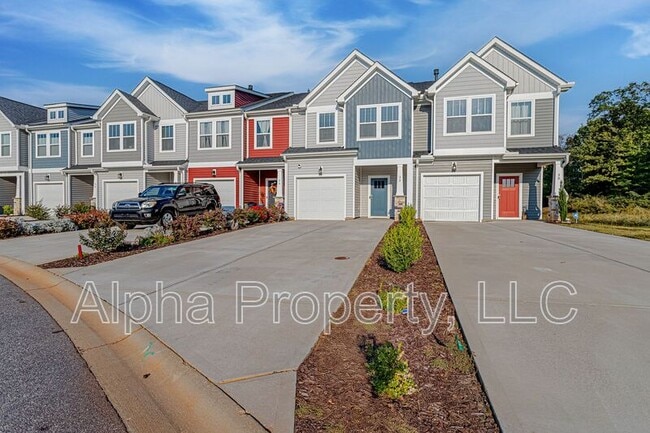 Building Photo - 32 Mardale Ln