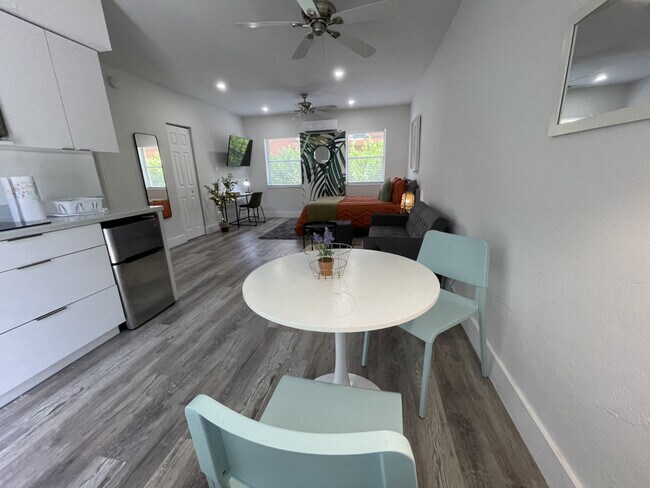 Building Photo - 522 NW 11th Ave