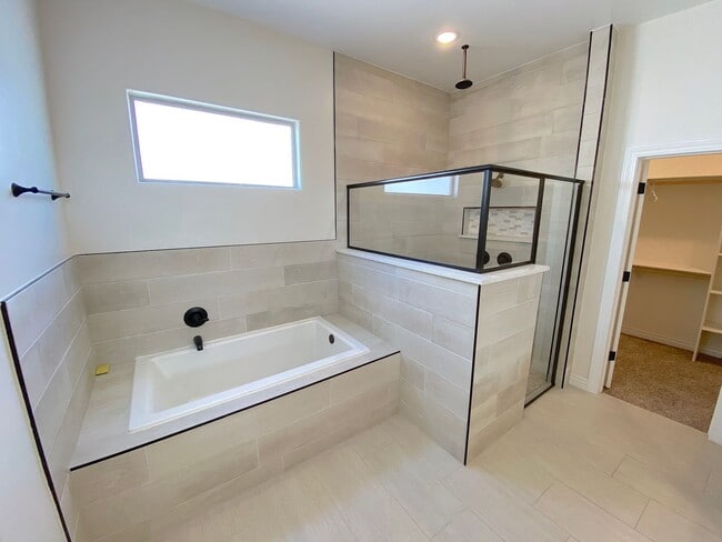 Building Photo - East El Paso 4 bed/ 2.5 Bath Refrig A/C