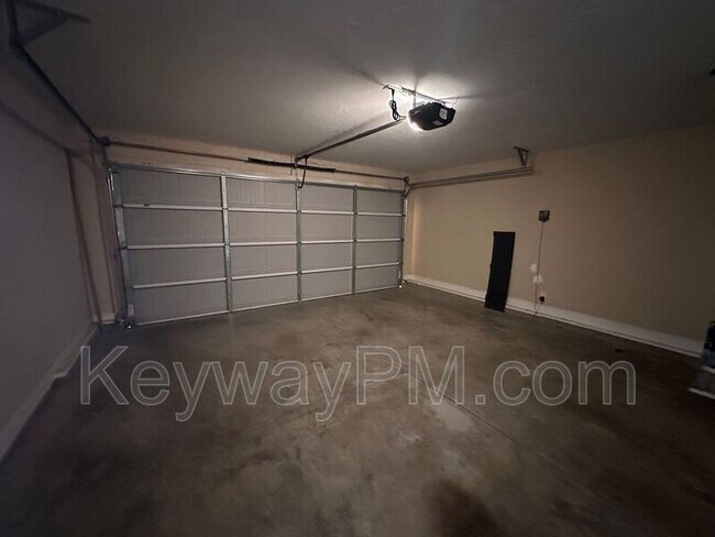 Building Photo - 5023 Trickling Creek Dr