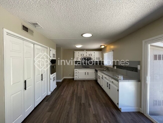 Building Photo - 9035 Sutters Gold Dr