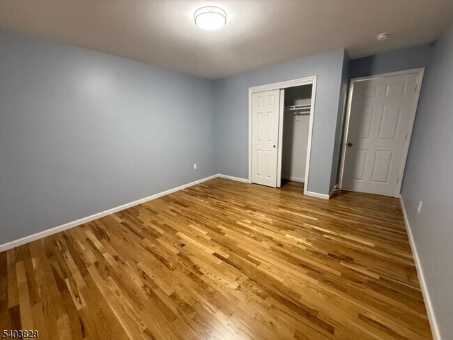 Building Photo - 527 4th Ave