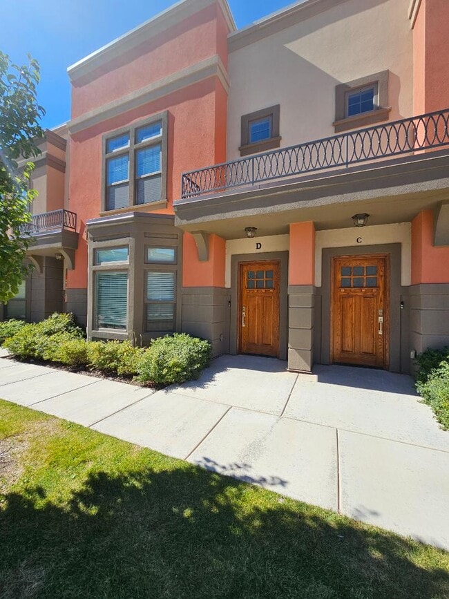 Building Photo - 876 S Lincoln Ave