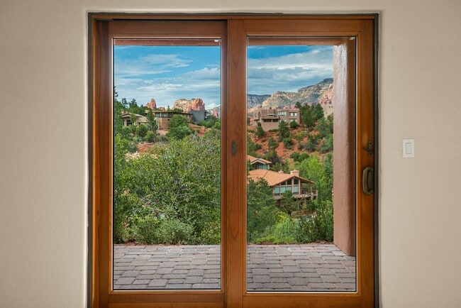 Building Photo - Unfurnished West Sedona Home, 1-year long-...
