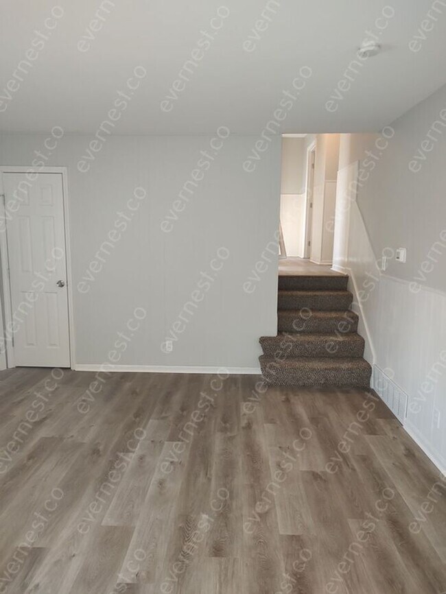 Building Photo - Charming 3-Bedroom Home with Fenced Yard a...