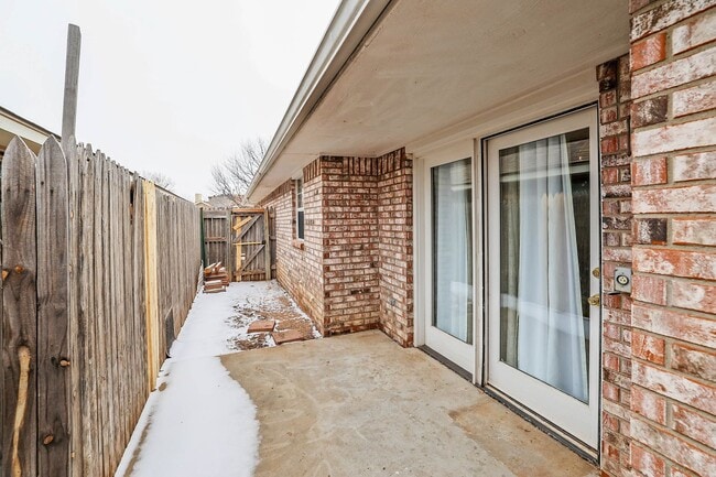 Building Photo - 5706 Laguna Dr